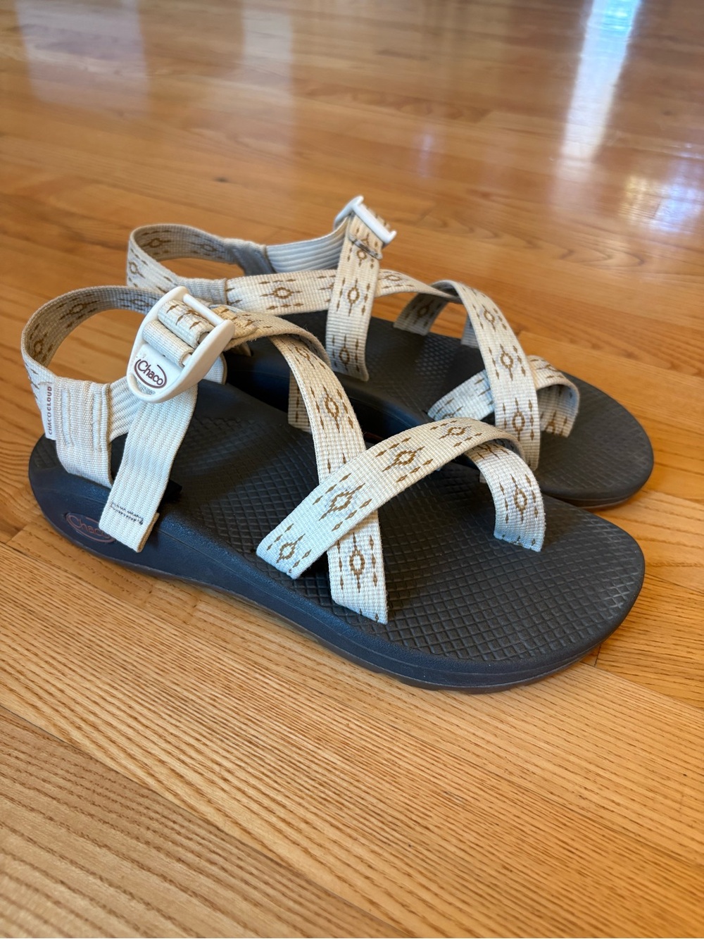Chaco Z/Cloud 2 Sandals Womens 9 Single Strap Strappy Cream Off-white Oculi Sand